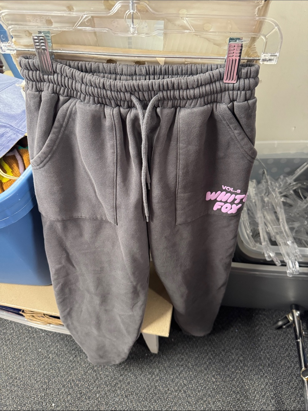 White fox sweatpants xs // 082987